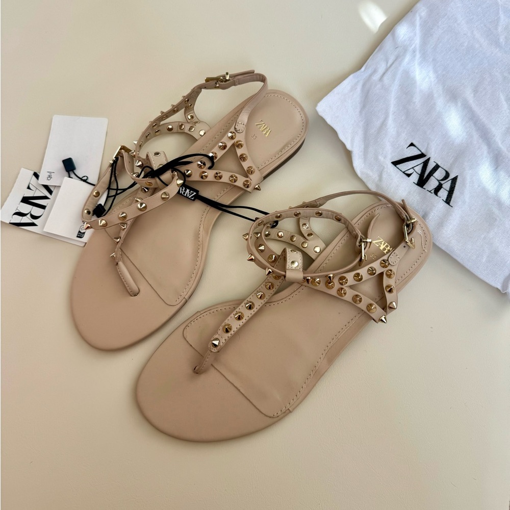 NWT🖤 Zara Beige Stud Sandal US 5